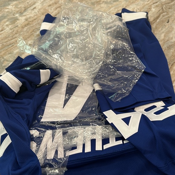 NWT Toronto Maple Leafs Jersey Matthews - Picture 3 of 11